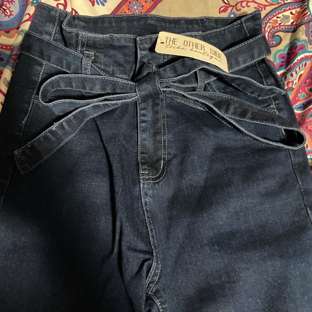 Davi and Dani flared pants with belt